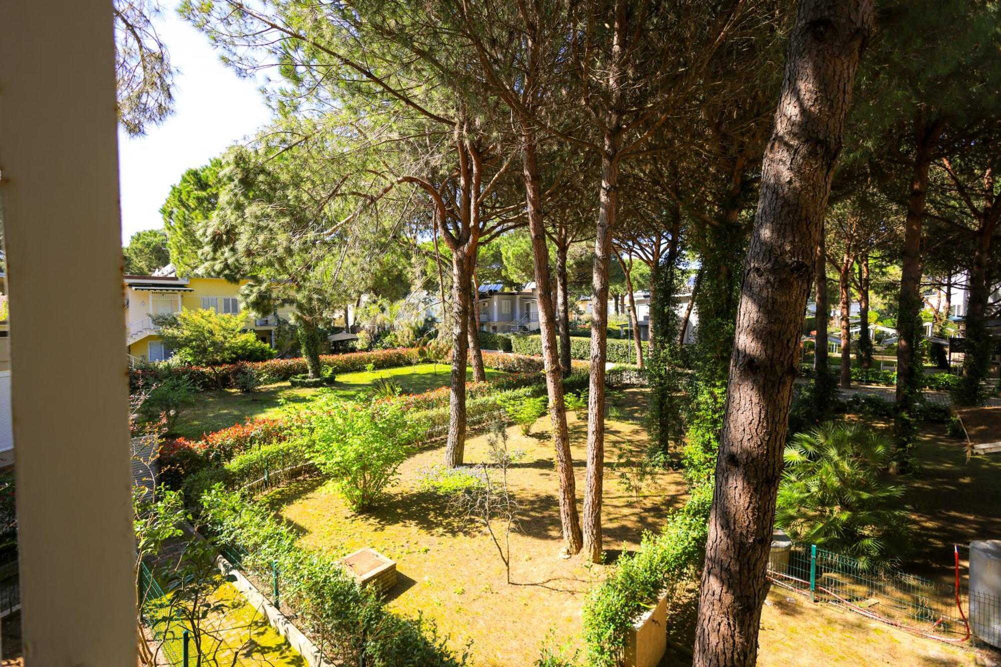 Grandstay Villa Perla Resort Durres Exterior photo