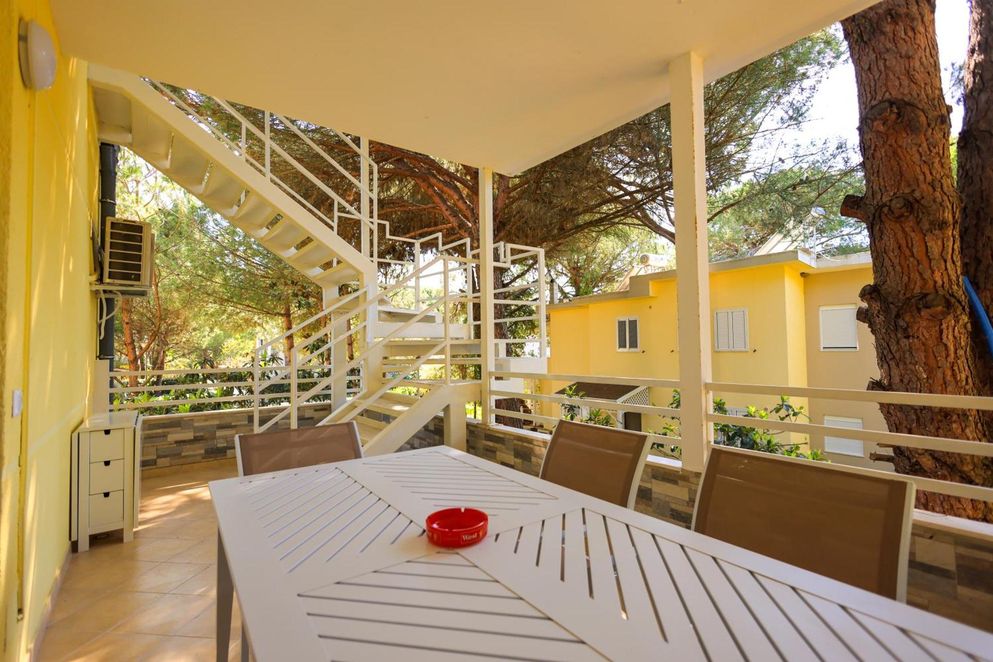 Grandstay Villa Perla Resort Durres Exterior photo