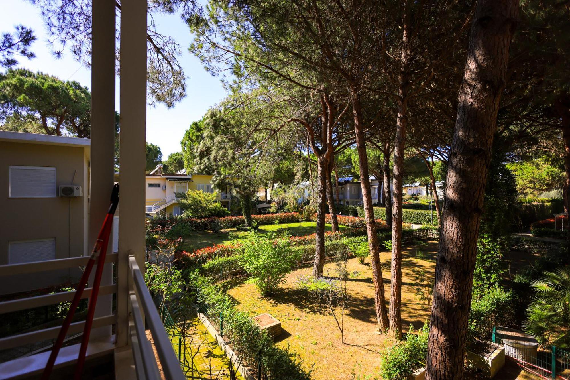 Grandstay Villa Perla Resort Durres Exterior photo