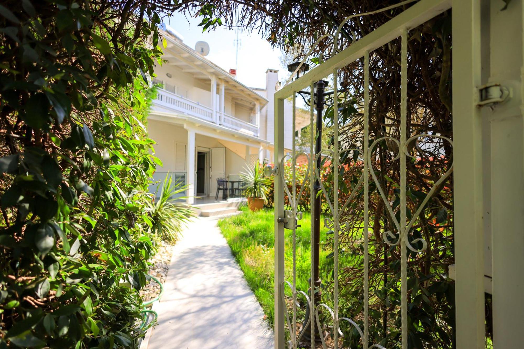 Grandstay Villa Perla Resort Durres Exterior photo